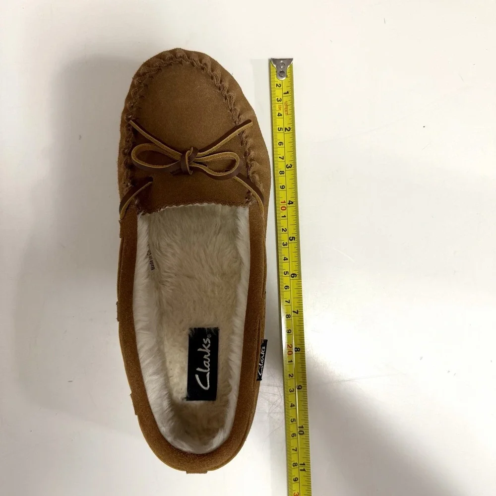 Clark's Womens Suede Moccasin Loafers Size 8 Brown Fur Lined Casual Comfort Cozy